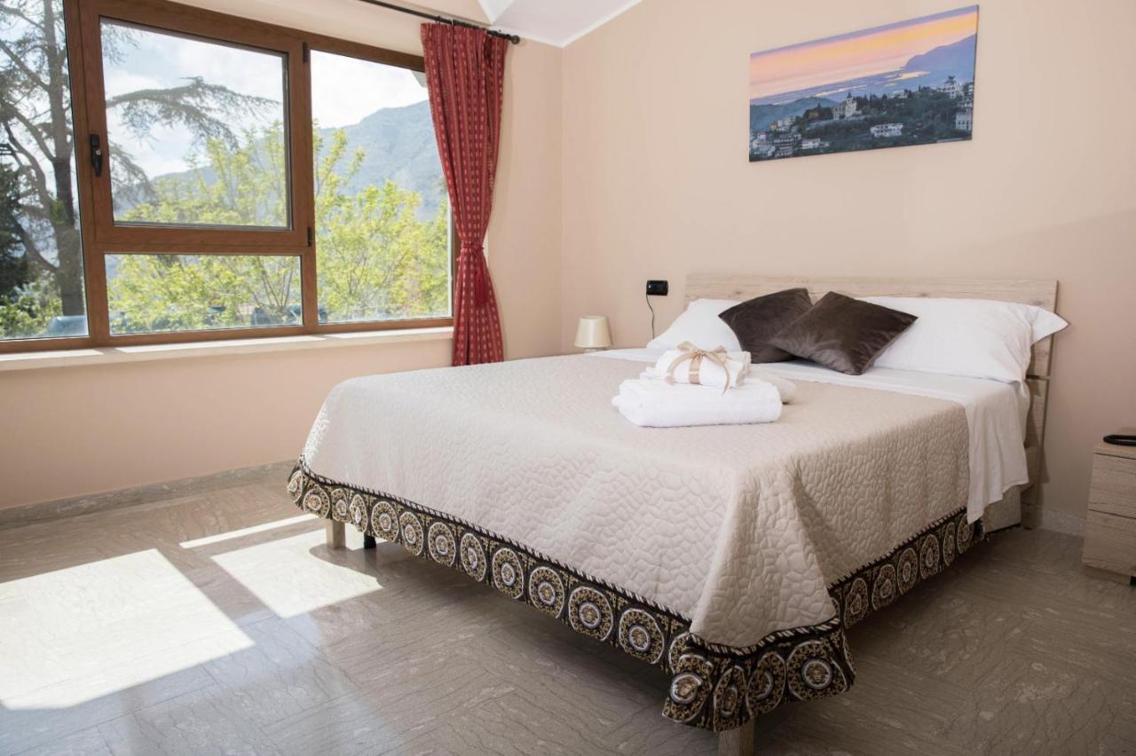 Отель Divino Bistrot E Relais Lenola Экстерьер фото